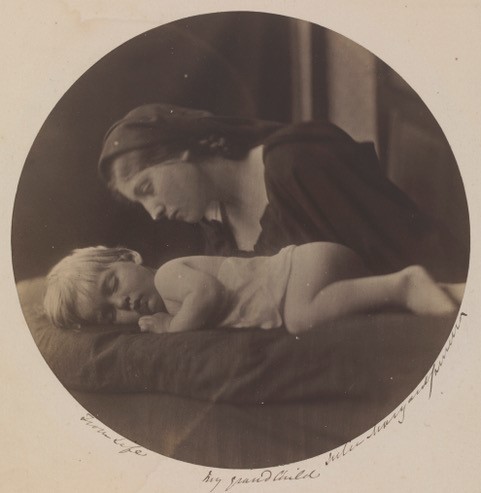 Phto de Julia Margaret Cameron My Grandchild aged 2 years and 3 months 1865
