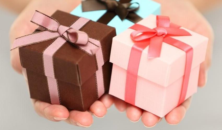 Cinq raisons d'offrir un cadeau de naissance personnalisé